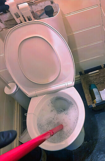https://blockeddrainshighgate.com.au/uploads/2025/07/blocked-toilet-74011.jpg